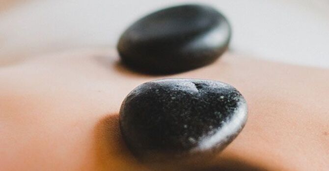 60 MIN HOT STONES MASSAGE